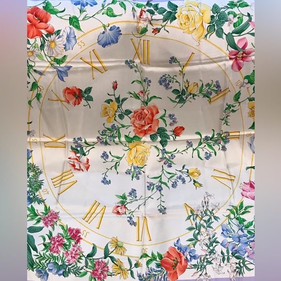 GUCCI Flora Silk Scarf- 35”x 35”😍🌸🌺🔥 - Picture 4 of 17